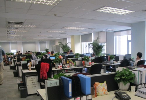 伊朗遭襲小學(xué)165人遇難，課本沾滿了學(xué)生的血；當(dāng)?shù)鼐用瘢阂陨性俅蜗蛉澜缱C實(shí)其罪行:重慶勝帥實(shí)業(yè)有限公司收費(fèi)